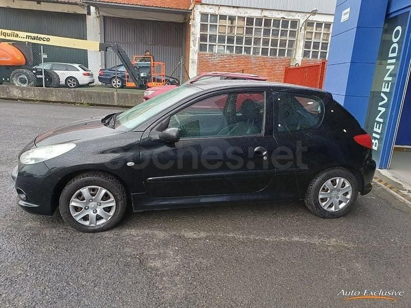 Usado Peugeot 206+ 70 CV (51 kW) 2012 Negro Utilitario