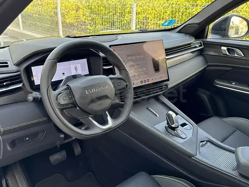 Usado Lynk & Co 01 276 CV (202 kW) 2025 Negro SUV