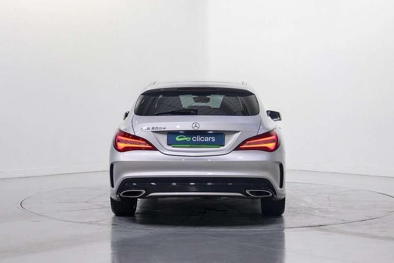 Usado Mercedes CLA200 Shooting Brake 136 CV (100 kW) 2017 Gris Familiar