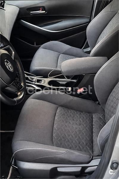 Usado Toyota Corolla Sport 140 CV (102 kW) 2022 Gris / plata Familiar