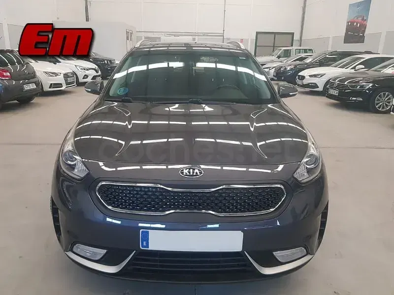 Usado Kia Niro 141 CV (103 kW) 2018 Gris / plata SUV