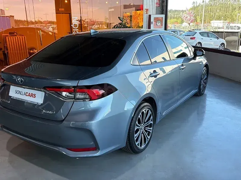 Usado Toyota Corolla Style 122 CV (89 kW) 2021 Azul Berlina