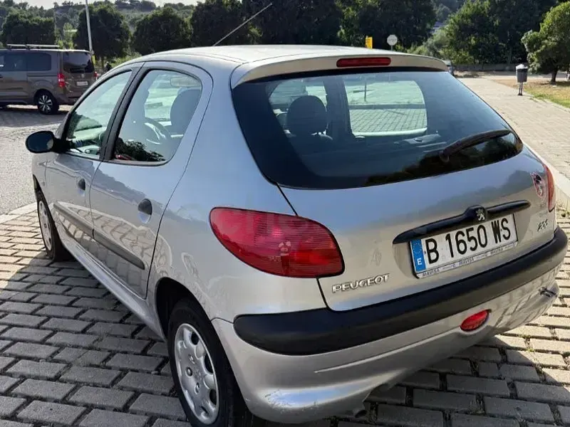 Usado Peugeot 206 75 CV (55 kW) 2000 Gris / plata Berlina