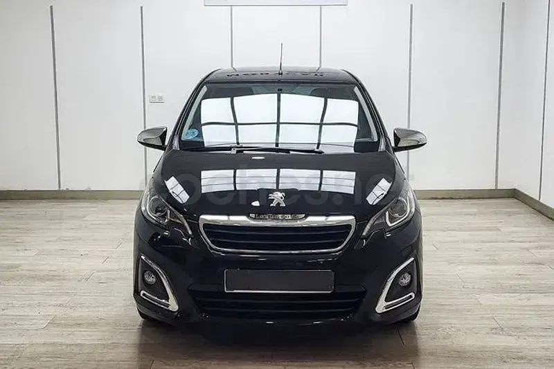 Usado Peugeot 108 Active 72 CV (52 kW) 2022 Negro Berlina