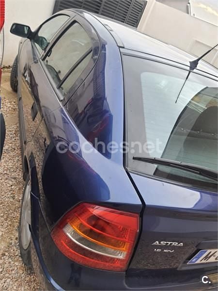 Usado Opel Astra Comfort 100 CV (73 kW) 2000 Azul Berlina