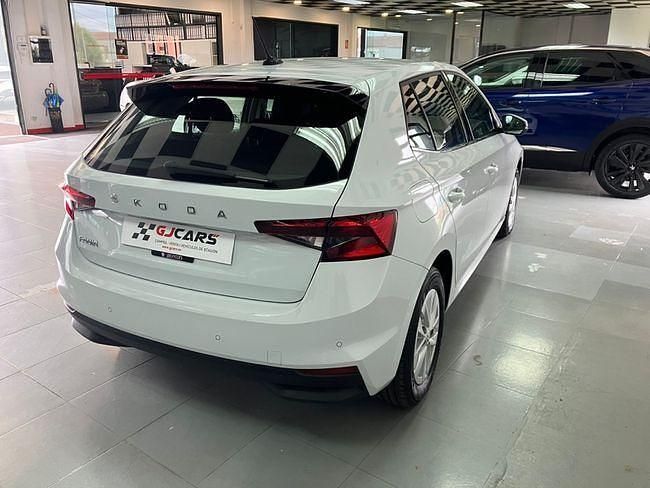 Usado Skoda Fabia Ambition 95 CV (69 kW) 2022 Blanco Utilitario