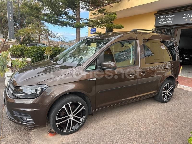 Usado VW Caddy Maxi Trendline 102 CV (75 kW) 2016 Marrón Monovolumen