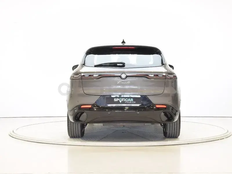 Usado Alfa Romeo Tonale Sprint 130 CV (95 kW) 2024 Gris / plata SUV