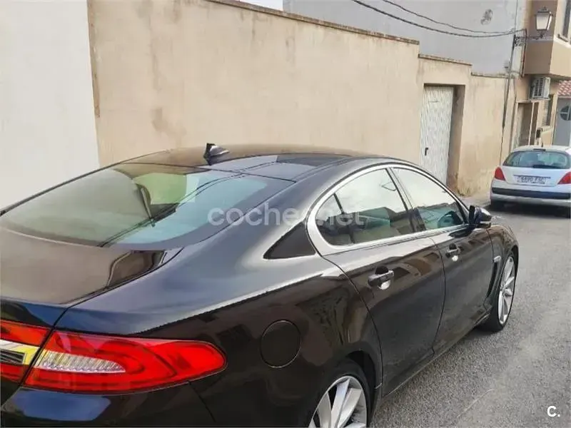 Usado Jaguar XF Portfolio 340 CV (250 kW) 2013 Negro Berlina