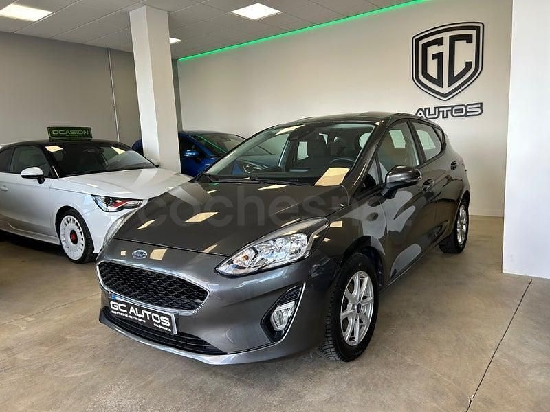 Usado Ford Fiesta Trend 85 CV (62 kW) 2019 Gris / plata Berlina