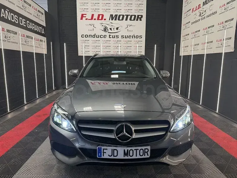 Usado Mercedes C200 150 CV (110 kW) 2018 Gris / plata Familiar