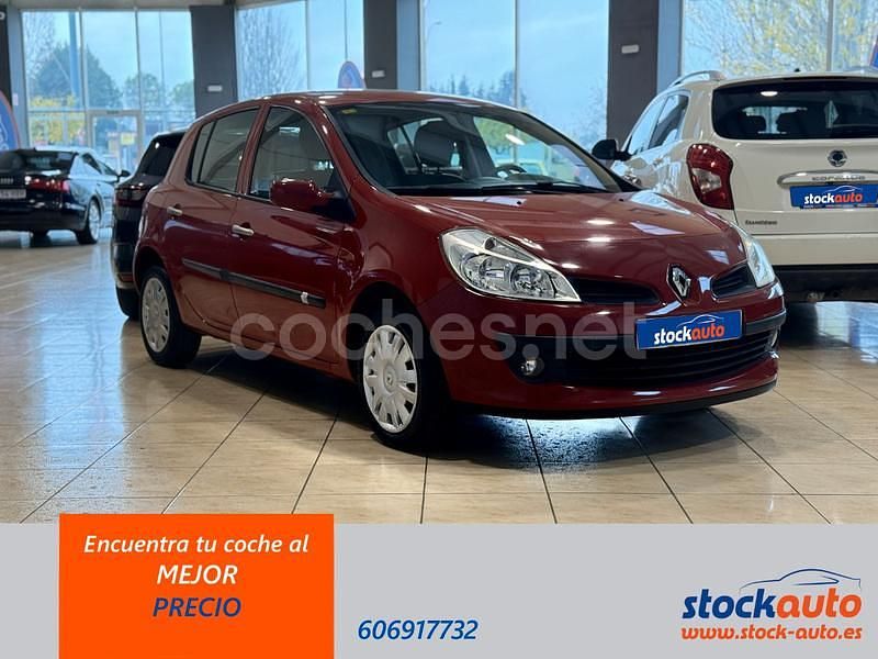 Rojo Usado 2009 Renault Clio II Authentique Berlina | 6900 € (Caro) - Imagen 1/4
