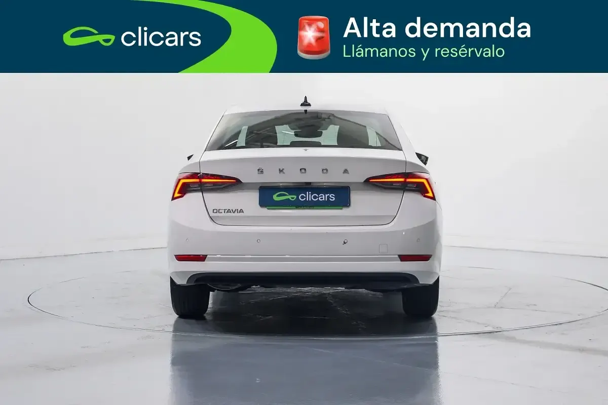 Usado Skoda Octavia Ambition 150 CV (110 kW) 2021 Blanco Berlina