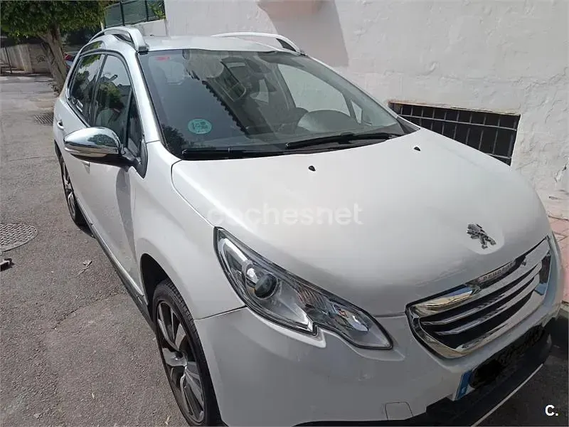 Usado Peugeot 2008 Allure 110 CV (80 kW) 2016 Blanco SUV