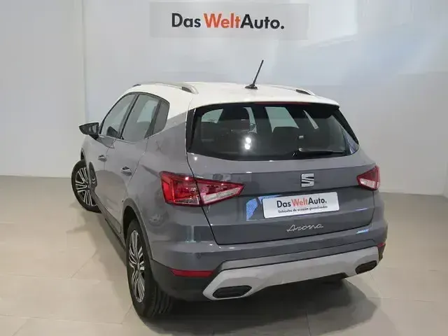 Usado Seat Arona Xperience 115 CV (84 kW) 2025 Gris SUV
