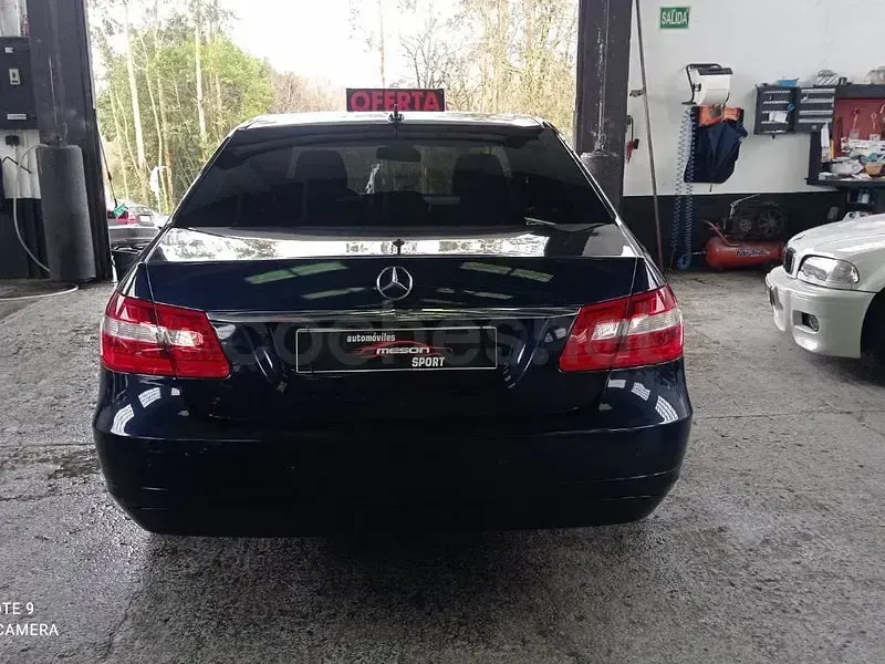 Usado Mercedes E220 170 CV (125 kW) 2011 Azul Berlina