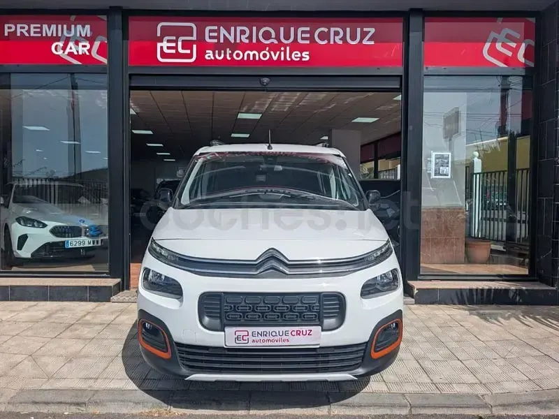 Usado Citroën Berlingo Shine 102 CV (75 kW) 2022 Blanco Monovolumen