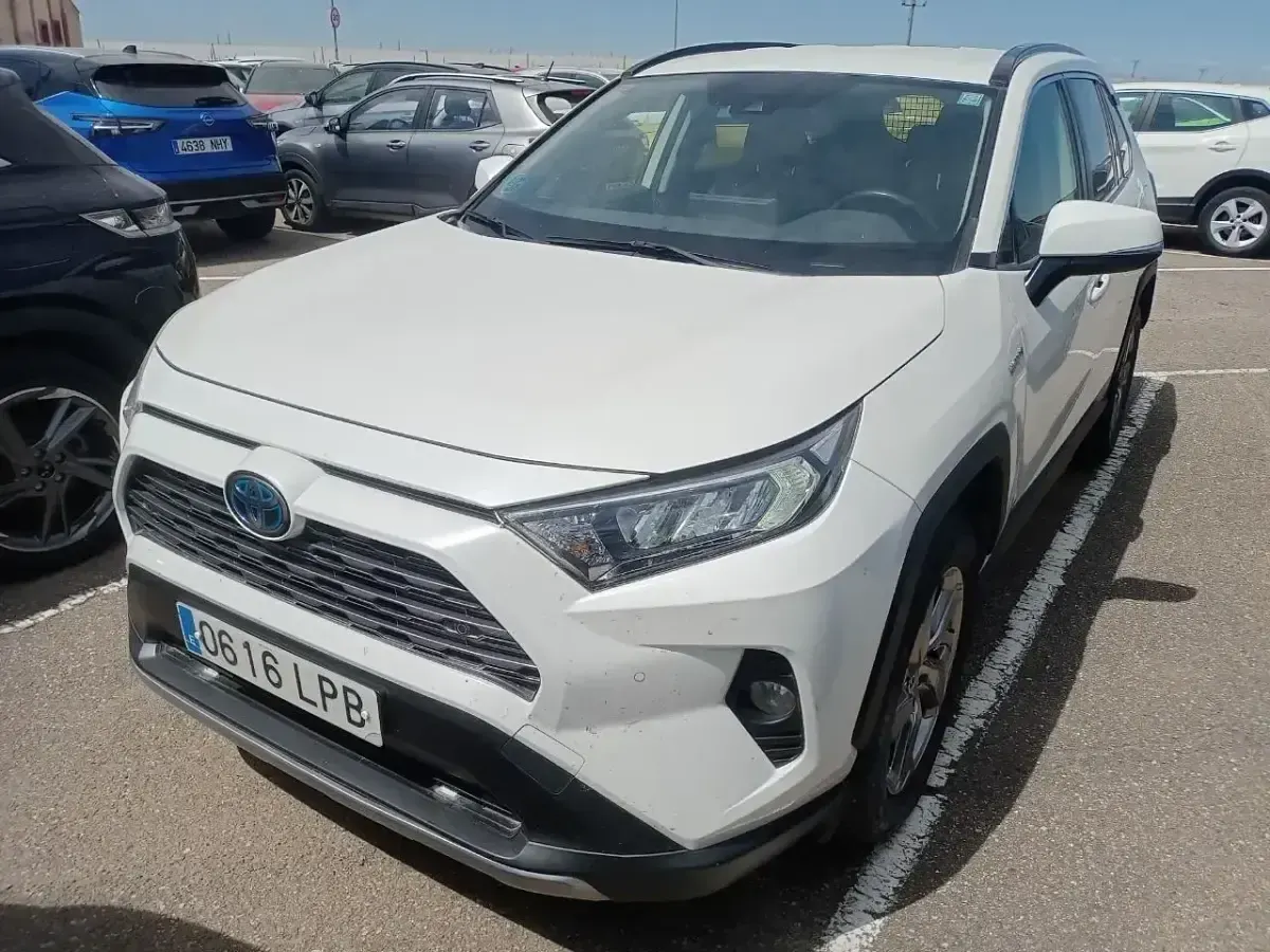 Usado Toyota RAV4 Advance 218 CV (160 kW) 2021 Blanco SUV