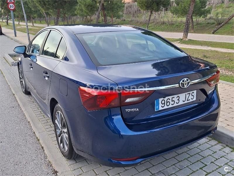 Usado Toyota Avensis Advance 143 CV (105 kW) 2017 Azul Berlina