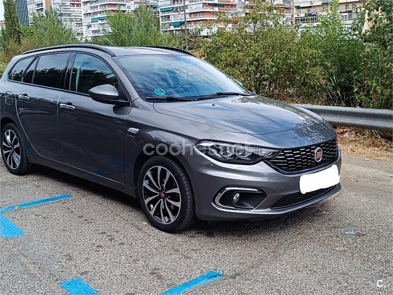 Usado Fiat Tipo 120 CV (88 kW) 2017 Gris / plata Berlina