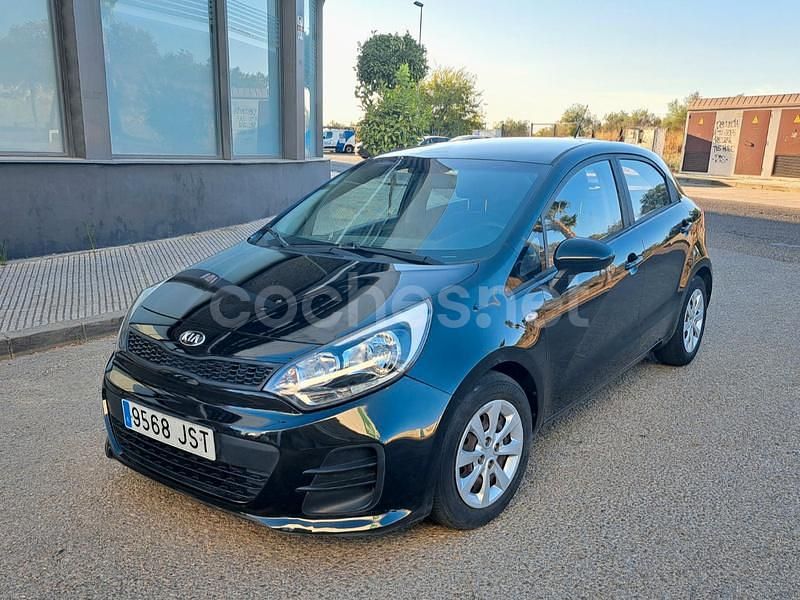 Negro Usado 2016 Kia Rio Berlina | 7990 € (Precio justo) - Imagen 1/4