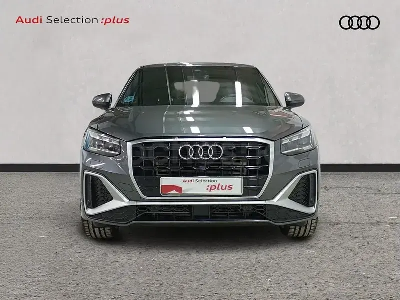 Usado Audi Q2 Ambiente 150 CV (110 kW) 2025 Gris / plata SUV
