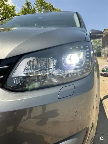 Usado VW Touran Advance 140 CV (102 kW) 2012 Gris / plata Monovolumen