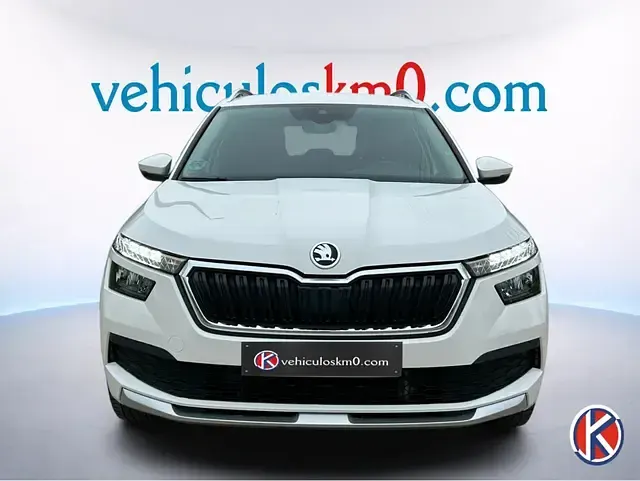 Usado Skoda Kamiq Selection 115 CV (84 kW) 2023 Blanco SUV
