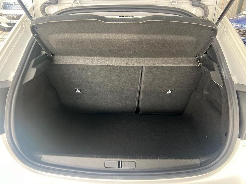 Usado Peugeot 208 Active 100 CV (73 kW) 2022 Blanco Utilitario