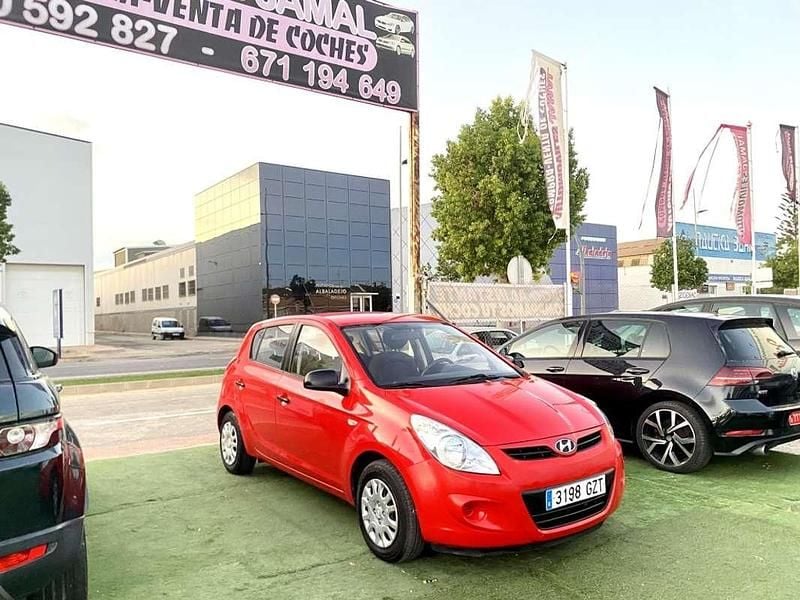 Usado Hyundai i20 Classic 78 CV (57 kW) 2010 Rojo Utilitario