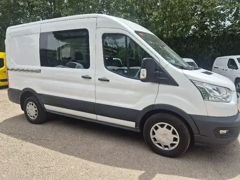 Usado Ford Transit Trend 131 CV (96 kW) 2021 Blanco Berlina