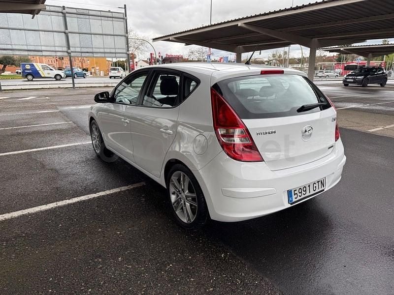 Usado Hyundai i30 Classic 90 CV (66 kW) 2010 Blanco Berlina