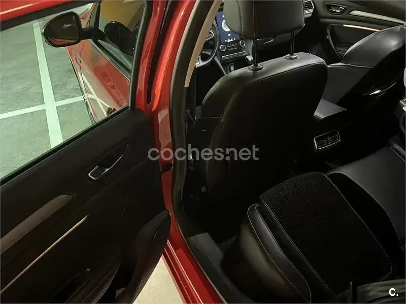Usado Renault Mégane Zen 110 CV (80 kW) 2017 Rojo Berlina
