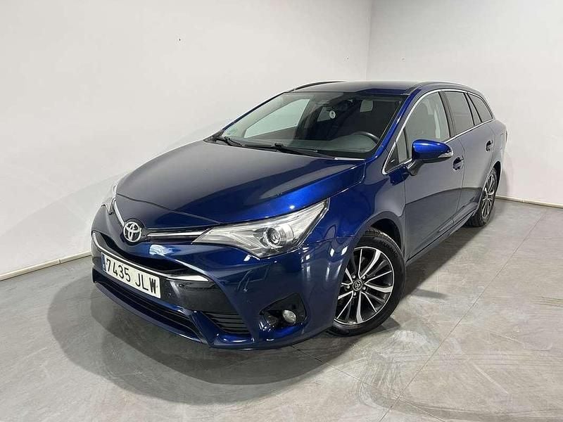 Usado Toyota Avensis Advance 143 CV (105 kW) 2016 Azul Familiar