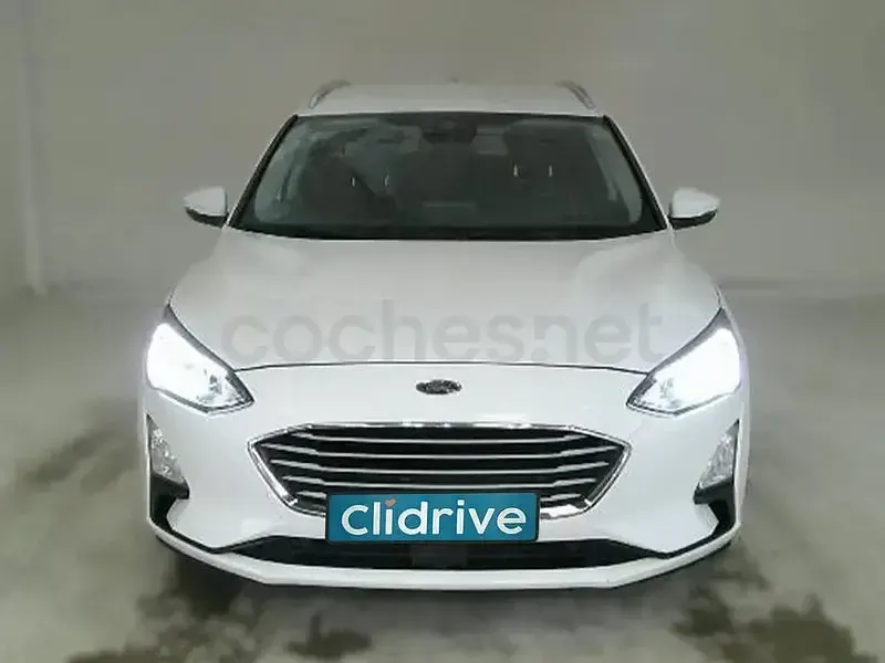 Usado Ford Focus Trend 120 CV (88 kW) 2022 Amarillo Familiar