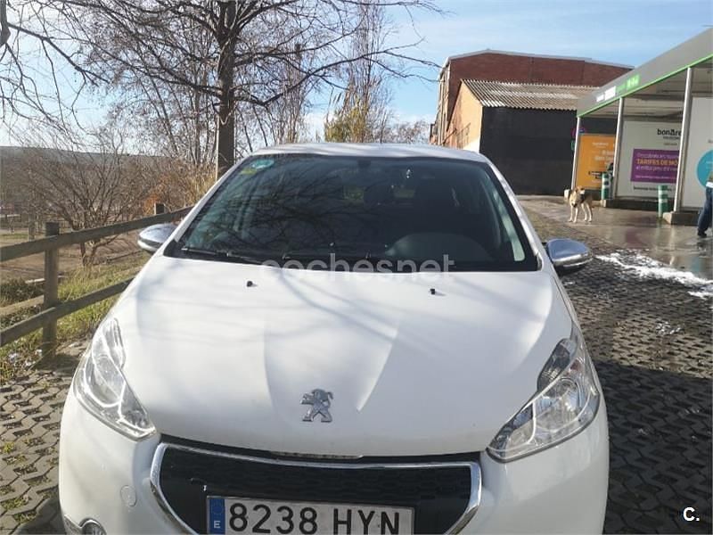 Usado Peugeot 208 Style 82 CV (60 kW) 2014 Blanco Utilitario