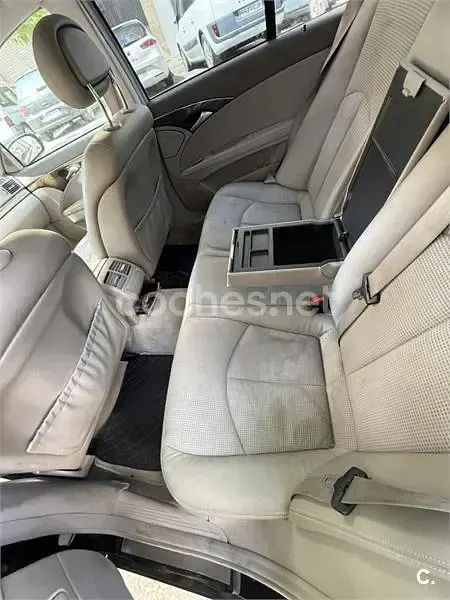 Usado Mercedes E320 Avantgarde 204 CV (150 kW) 2005 Negro Berlina