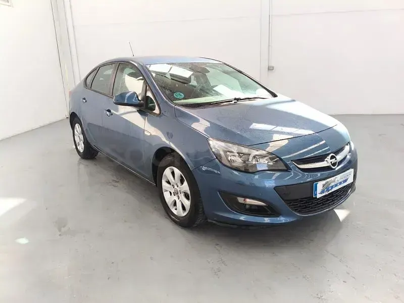 Usado Opel Astra Elegance 110 CV (80 kW) 2016 Azul Berlina