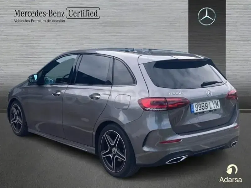 Usado Mercedes B200 150 CV (110 kW) 2022 Negro Utilitario