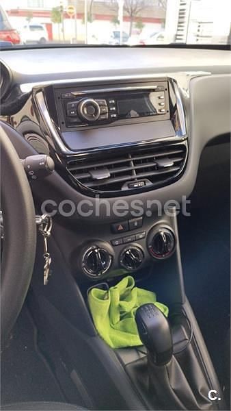 Usado Peugeot 208 Access 82 CV (60 kW) 2018 Blanco Utilitario