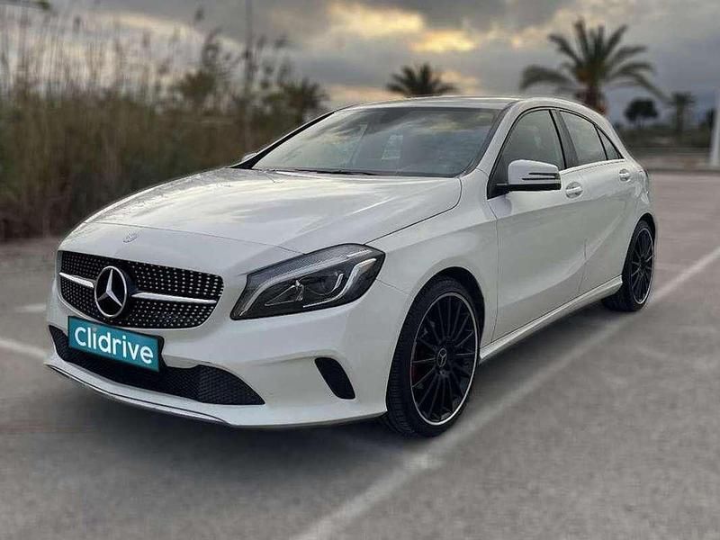Usado Mercedes A180 Urban 109 CV (80 kW) 2016 Blanco Utilitario