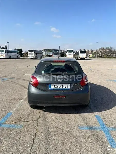 Usado Peugeot 208 Active 82 CV (60 kW) 2014 Marrón Utilitario