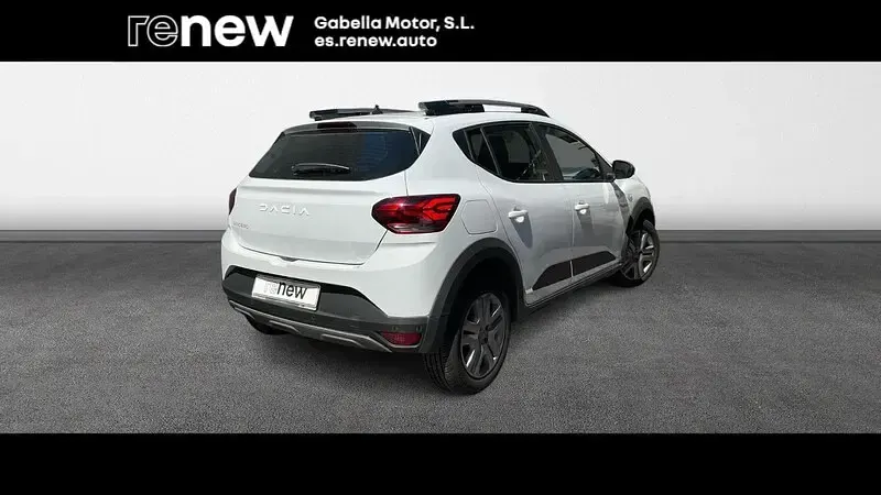 Usado Dacia Sandero Expression 101 CV (74 kW) 2023 Blanco Berlina