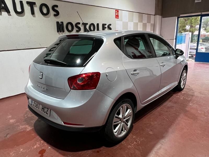 Usado Seat Ibiza Style 90 CV (66 kW) 2011 Gris / plata Berlina