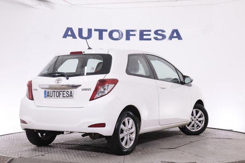 Usado Toyota Yaris 69 CV (50 kW) 2012 Blanco Coupe