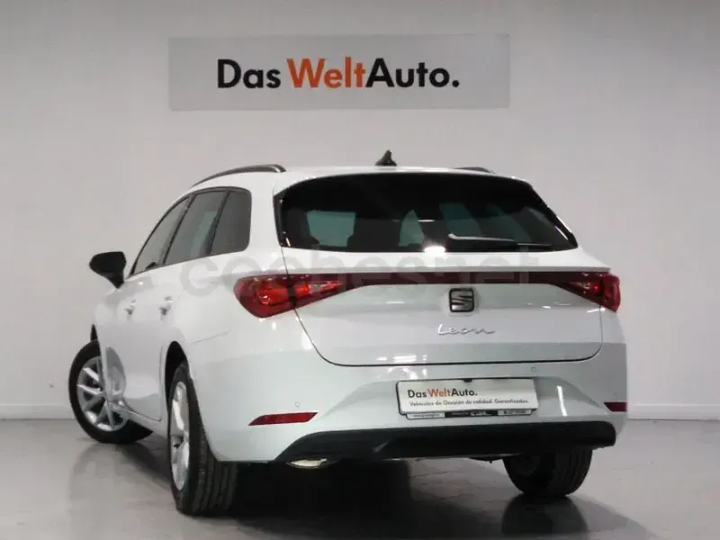 Usado Seat Leon Style 116 CV (85 kW) 2025 Blanco Familiar