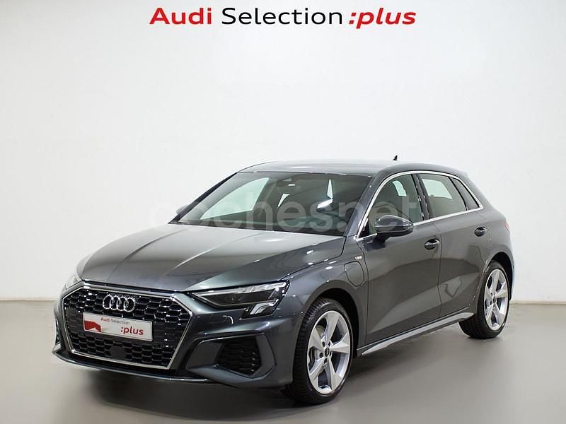 Gris / plata Usado 2024 Audi A3 S-Line Berlina | 32.900 € (Buen precio) - Imagen 1/4