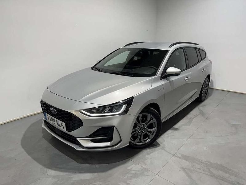 Plateado Usado 2023 Ford Focus ST-Line X Familiar | 21.900 € (Precio justo) - Imagen 1/4