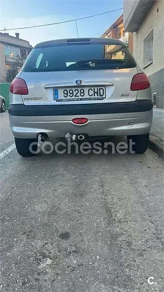 Usado Peugeot 206 75 CV (55 kW) 2003 Gris / plata Berlina
