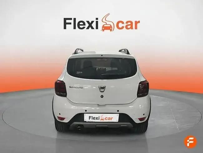 Usado Dacia Sandero Comfort 90 HP (66 kW) 2019 Branco